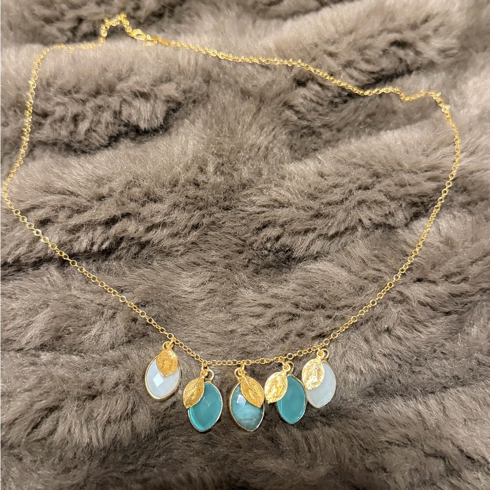 Elegant Gold and Blue Pendant Necklace